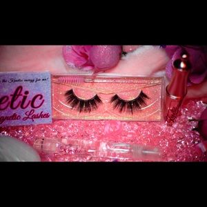Kenetic Magnetic Lashes! (JENISE)